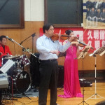 バイオリンを弾く塚田先生。優雅ですね！